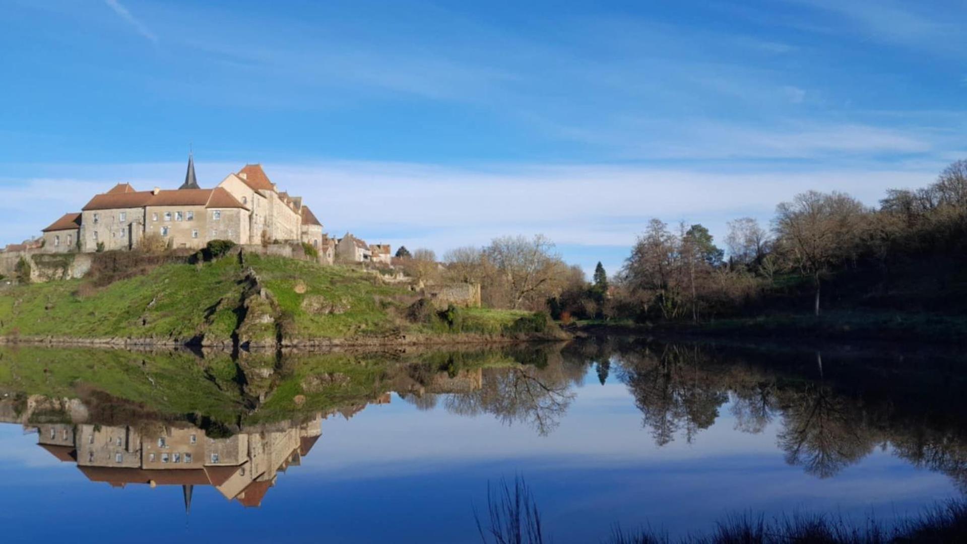 Gite "La Petite" Saint-Benoit-du-Sault ภายนอก รูปภาพ