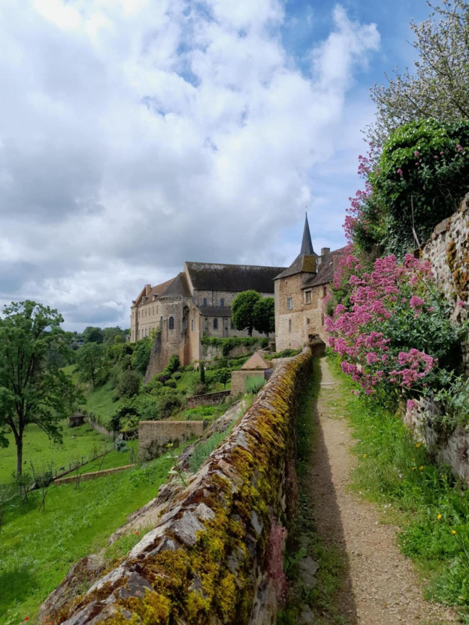 Gite "La Petite" Saint-Benoit-du-Sault ภายนอก รูปภาพ
