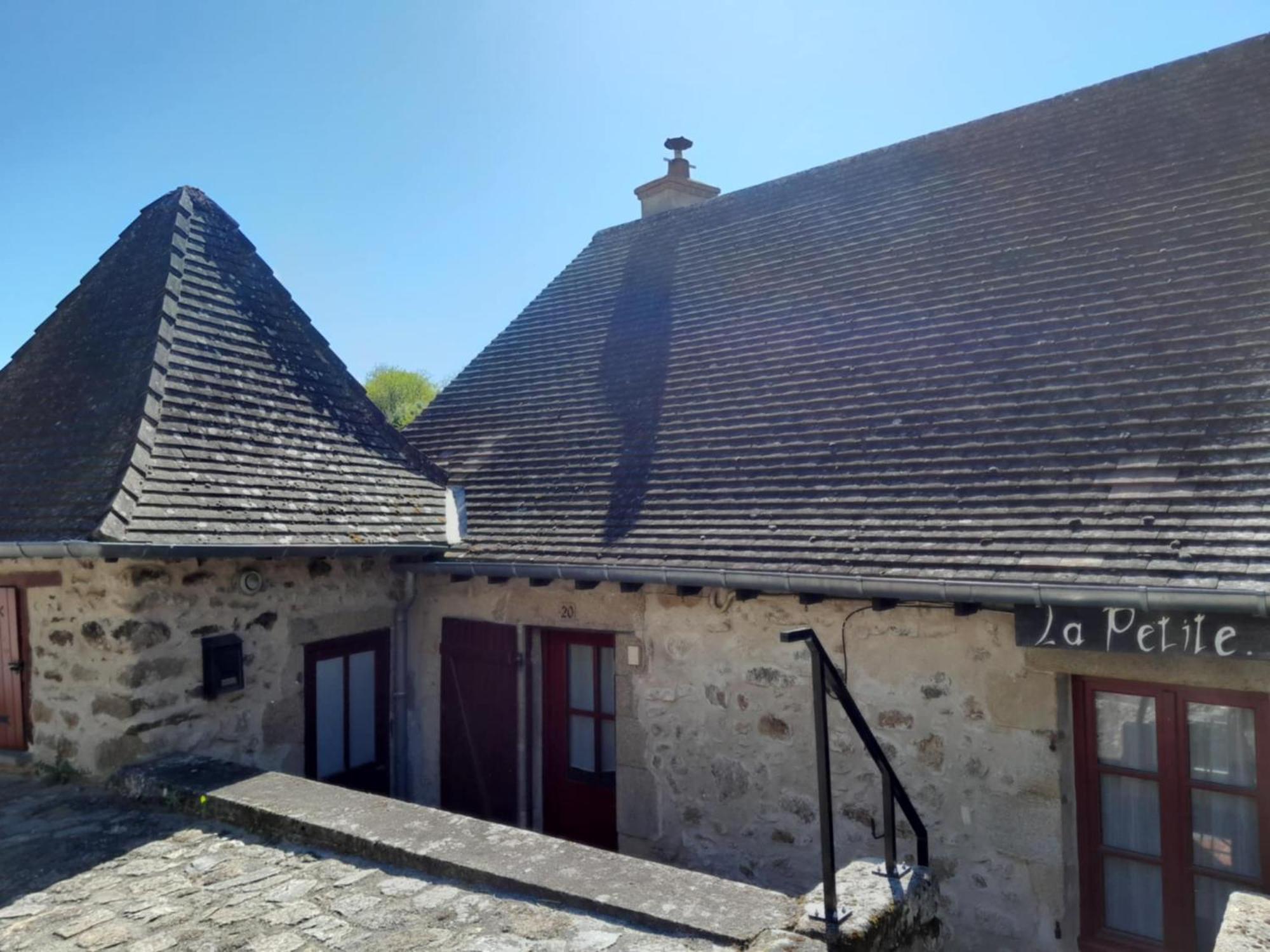 Gite "La Petite" Saint-Benoit-du-Sault ภายนอก รูปภาพ