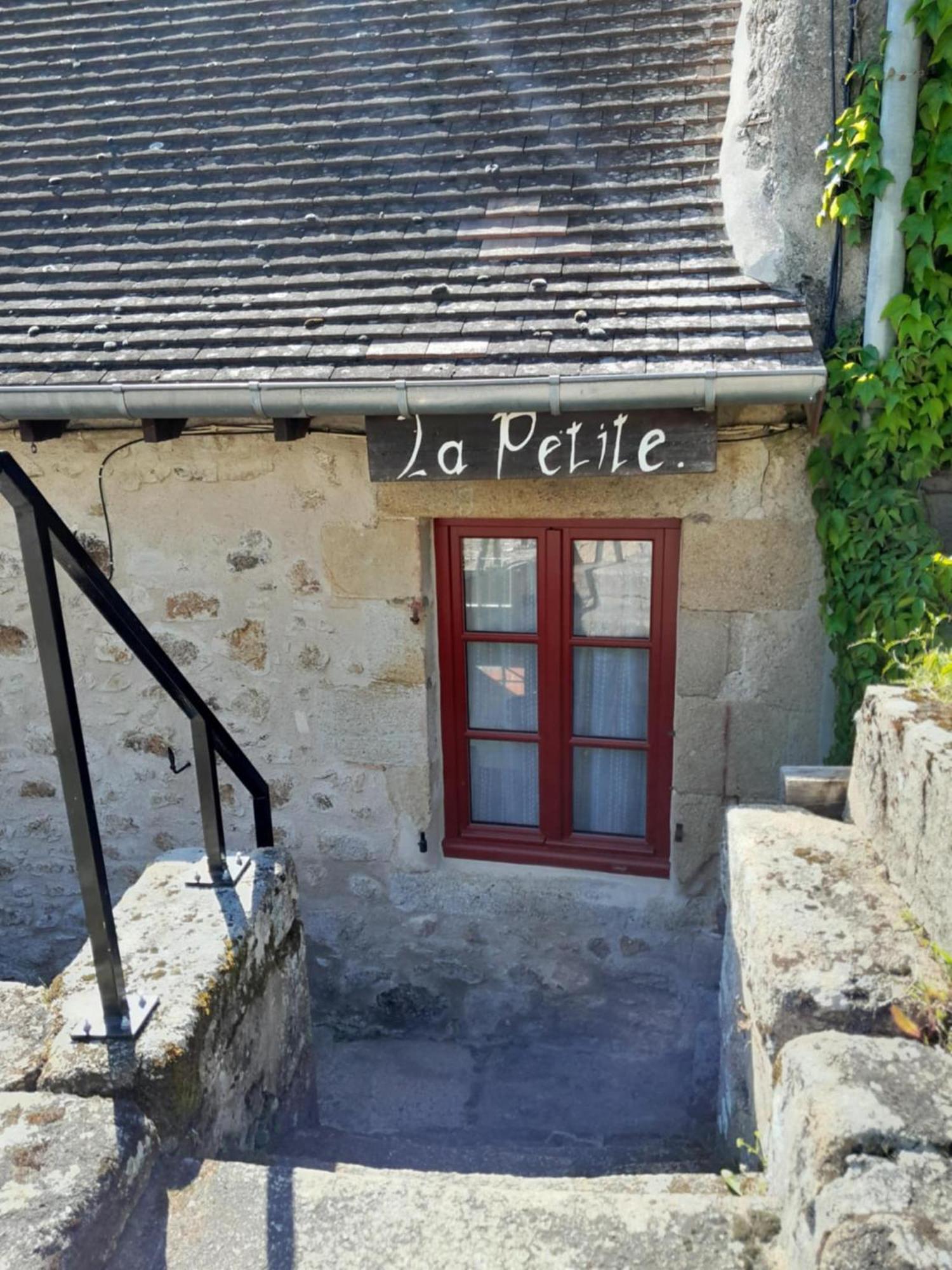 Gite "La Petite" Saint-Benoit-du-Sault ภายนอก รูปภาพ